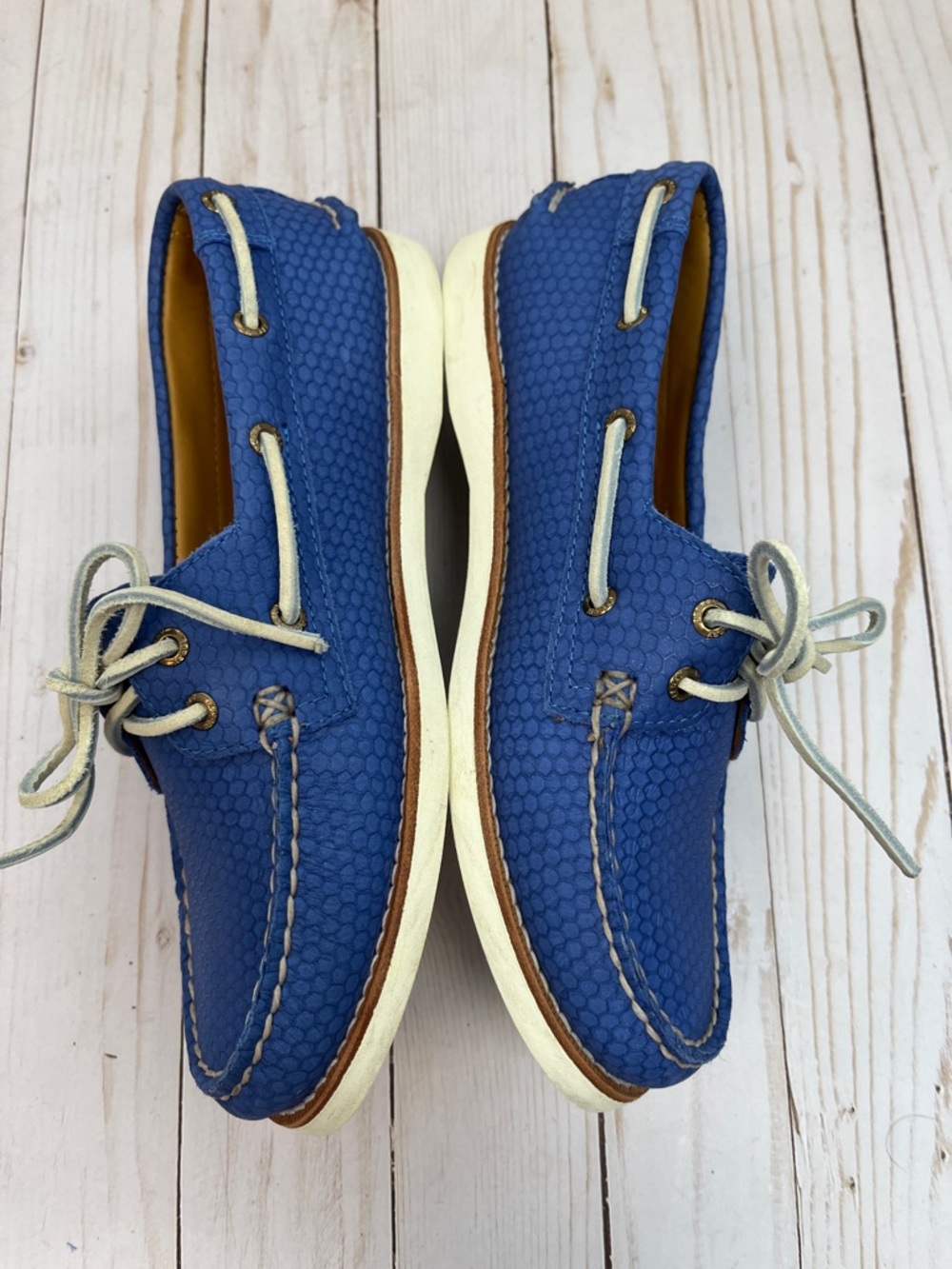 Sperry Gold club boat shoes.Textured leather. Comfort insole. Gently worn. Size7 - Picture 3 of 7
